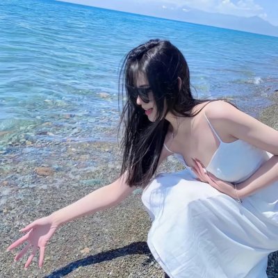 把怪物放在首页 海报